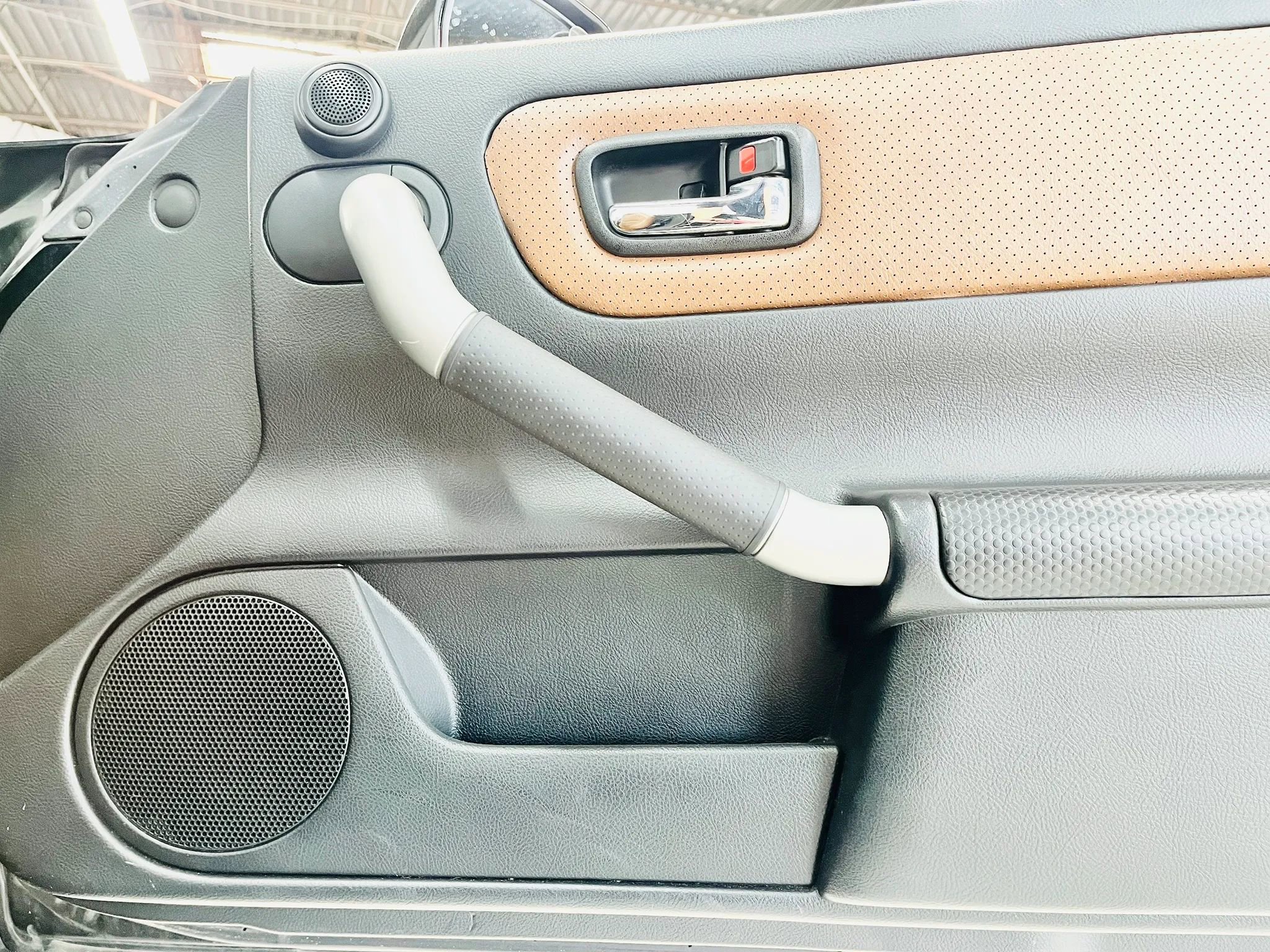 Used 2002 Toyota MR2 RWD image 39