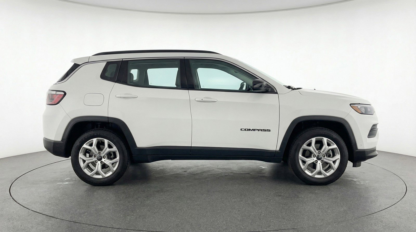 Used 2025 Jeep Compass Latitude image 11
