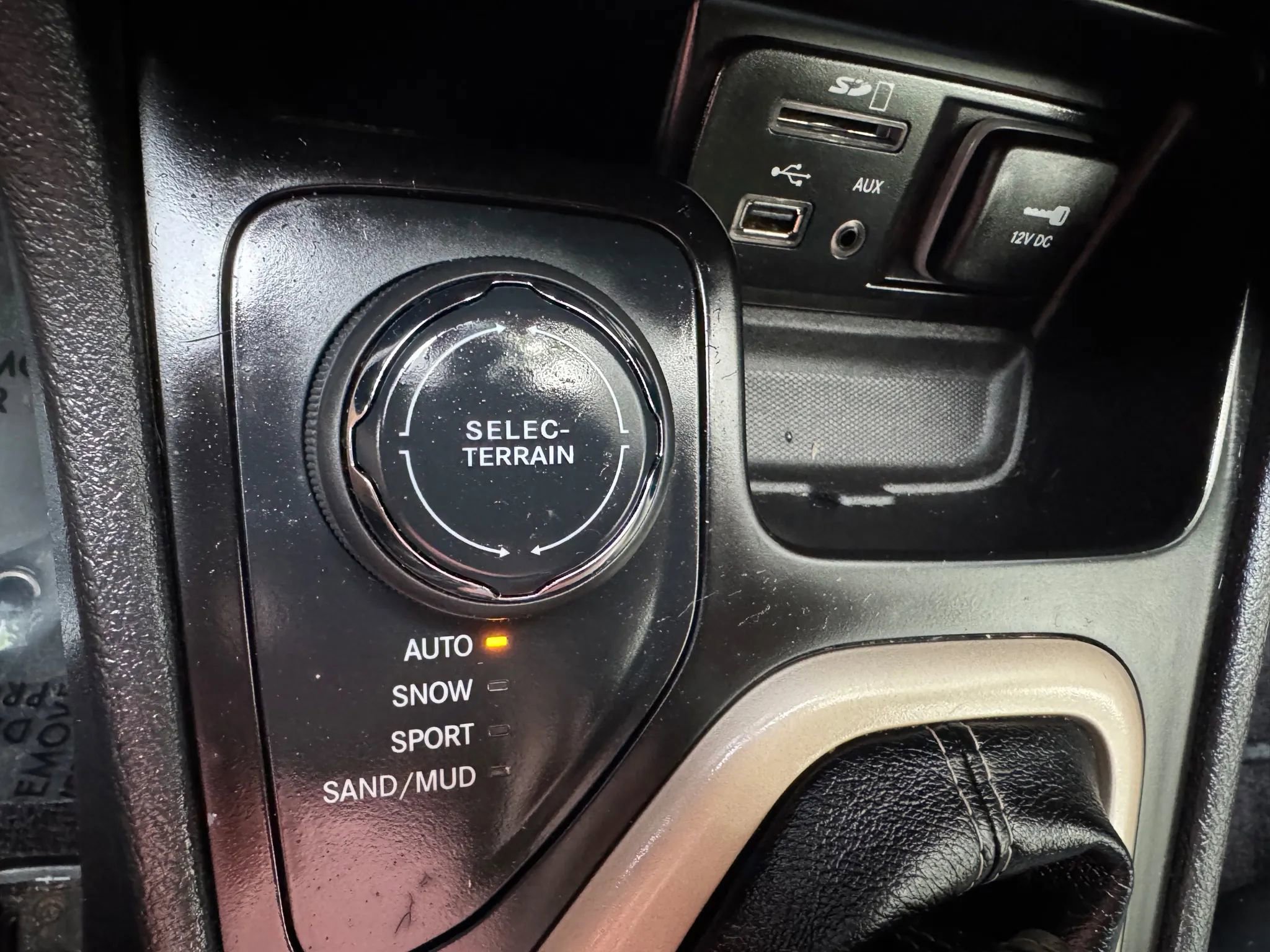 Used 2017 Jeep Cherokee Limited image 21