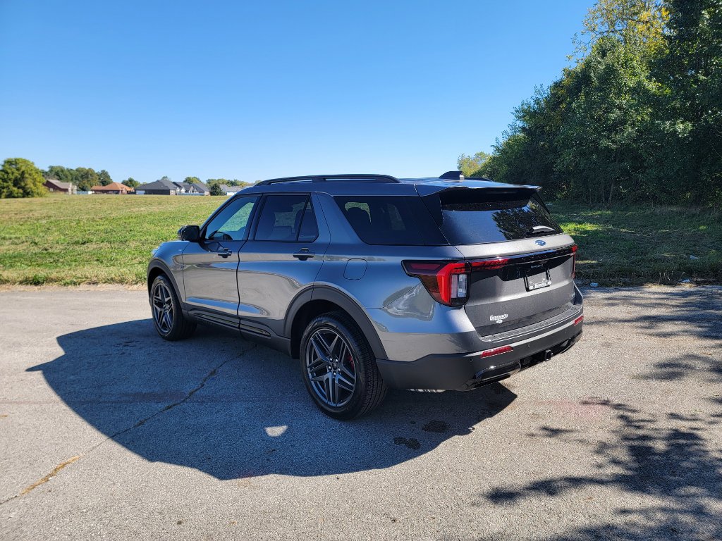 New 2026 Ford Explorer ST-Line w/ ST-Line Street Pack image 11