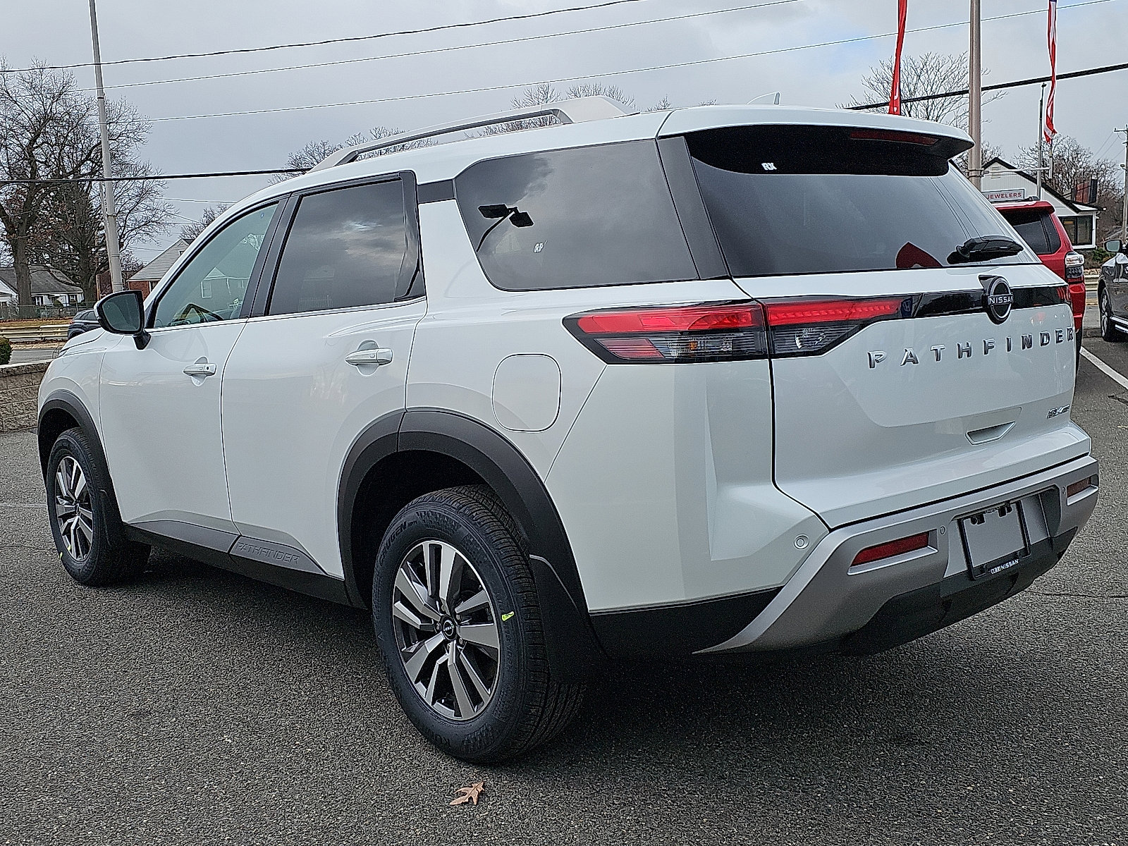 New 2025 Nissan Pathfinder SL image 3