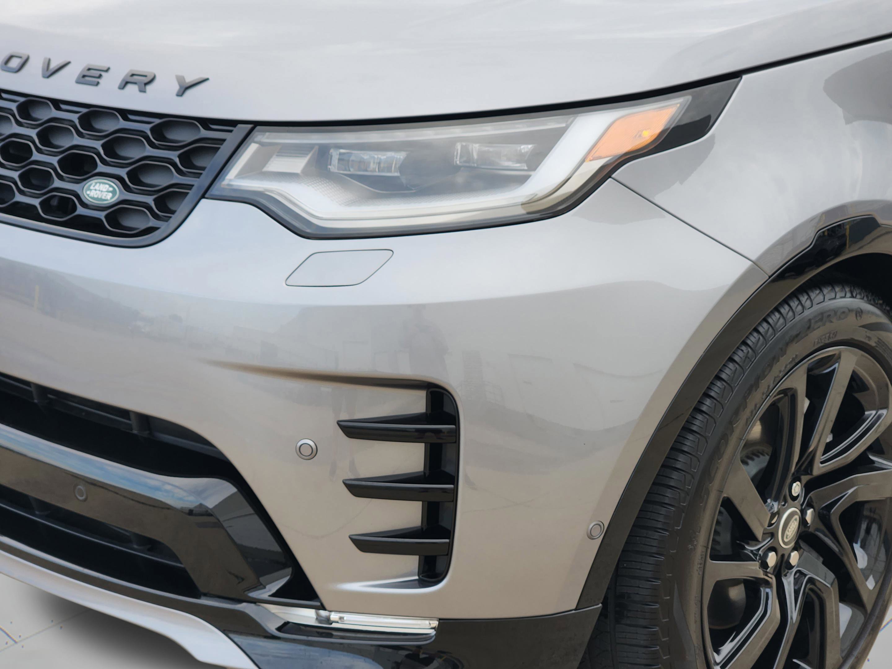 Certified 2025 Land Rover Discovery Dynamic SE AWD/4WD image 33