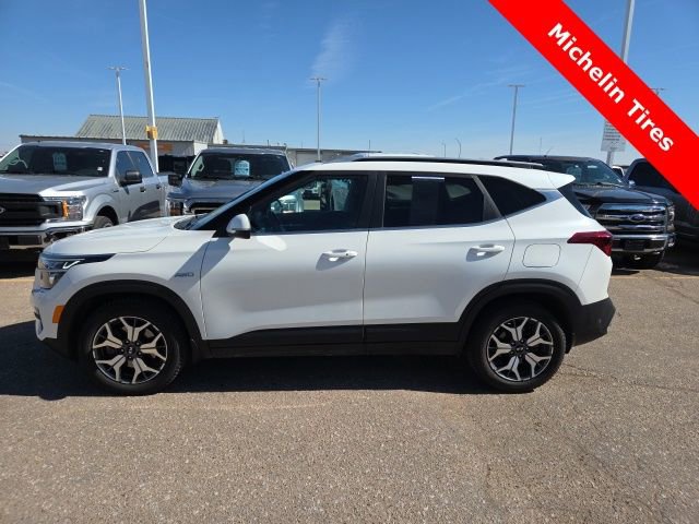 Used 2021 Kia Seltos EX image 2