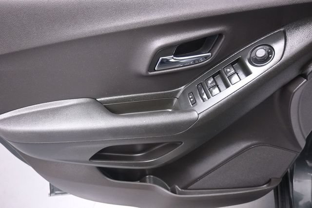 Used 2017 Chevrolet Trax LT FWD image 13