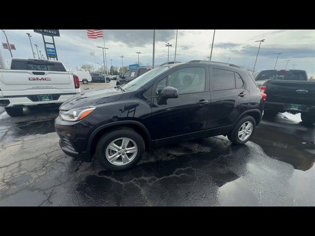 Certified 2022 Chevrolet Trax LT w/ LT Convenience Package image 4