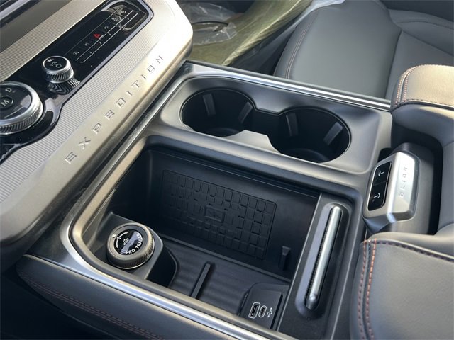 New 2025 Ford Expedition Active image 20