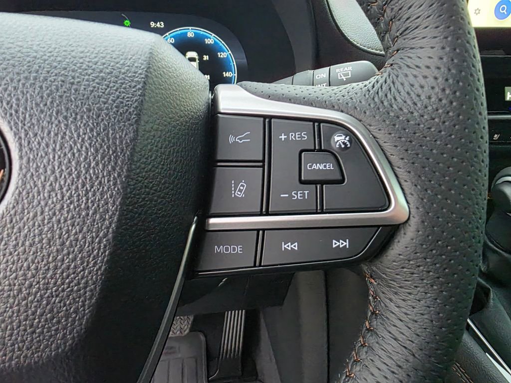 Used 2025 Toyota Sienna Platinum image 10