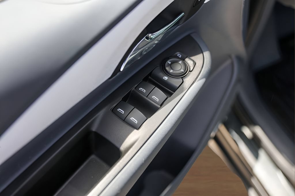Used 2019 Chevrolet Bolt Premier w/ Infotainment Package FWD image 19