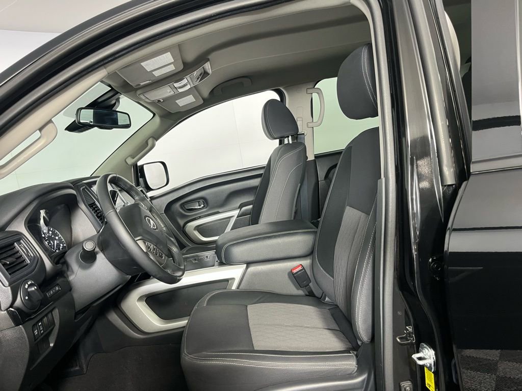 Used 2024 Nissan Titan SV w/ SV Convenience Package image 11