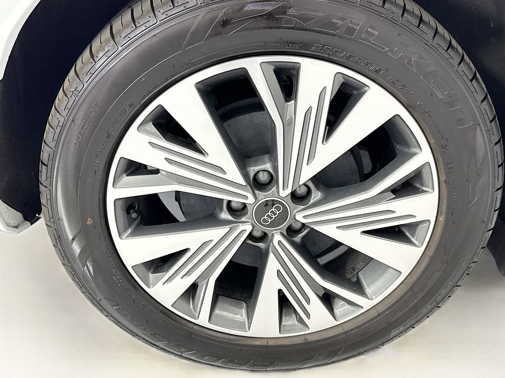 Certified 2023 Audi Q4 e-tron Premium Plus w/ Premium Plus RWD image 32