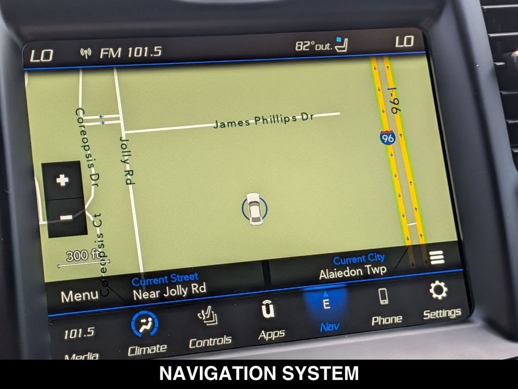 Used 2023 Chrysler 300 C RWD image 4