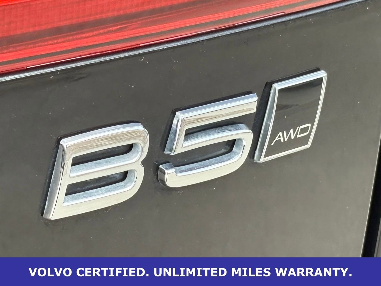 Certified 2025 Volvo XC60 B5 Plus AWD/4WD image 10