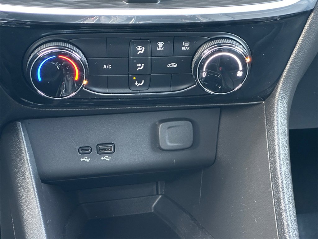 Used 2024 Buick Encore GX Sport Touring image 15