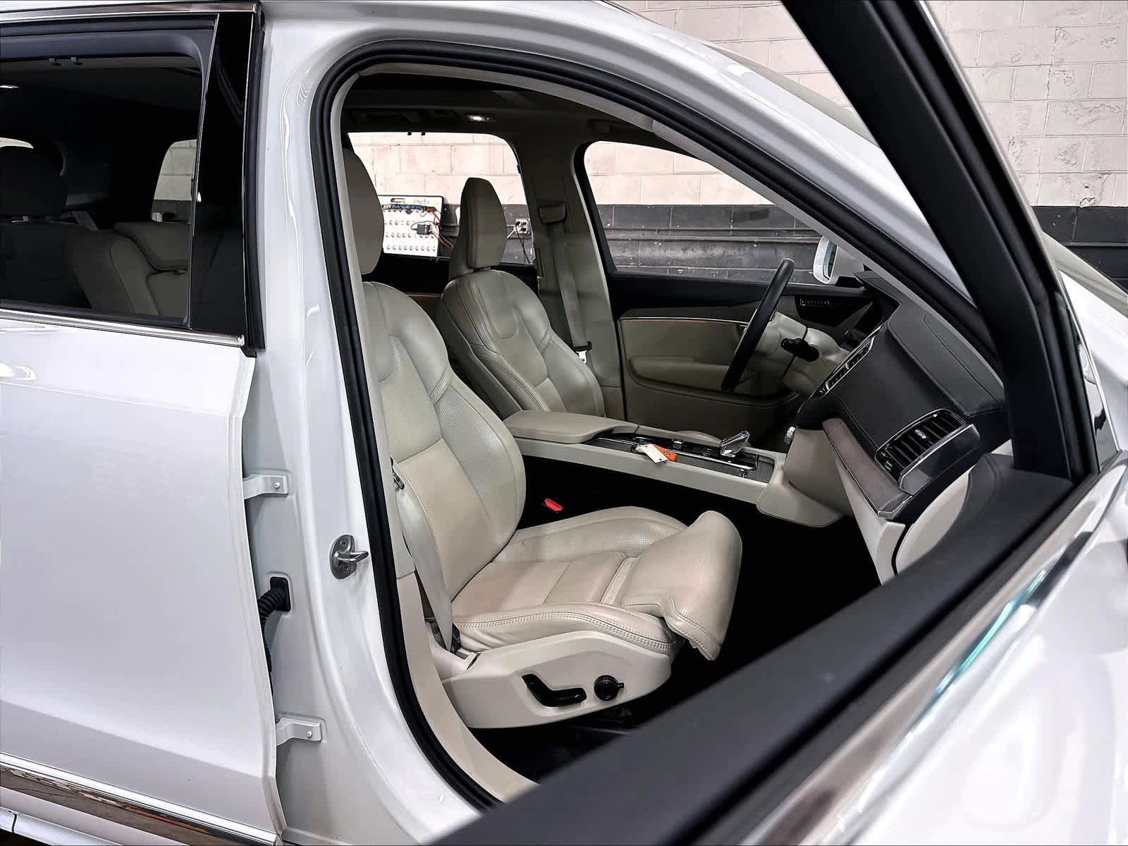 Used 2023 Volvo XC90 B6 Ultimate AWD/4WD image 10