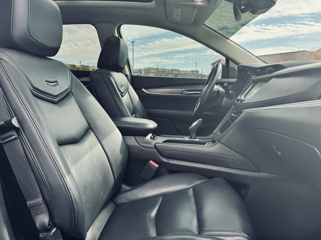 Used 2017 Cadillac XT5 Luxury w/ Driver Awareness Package image 20