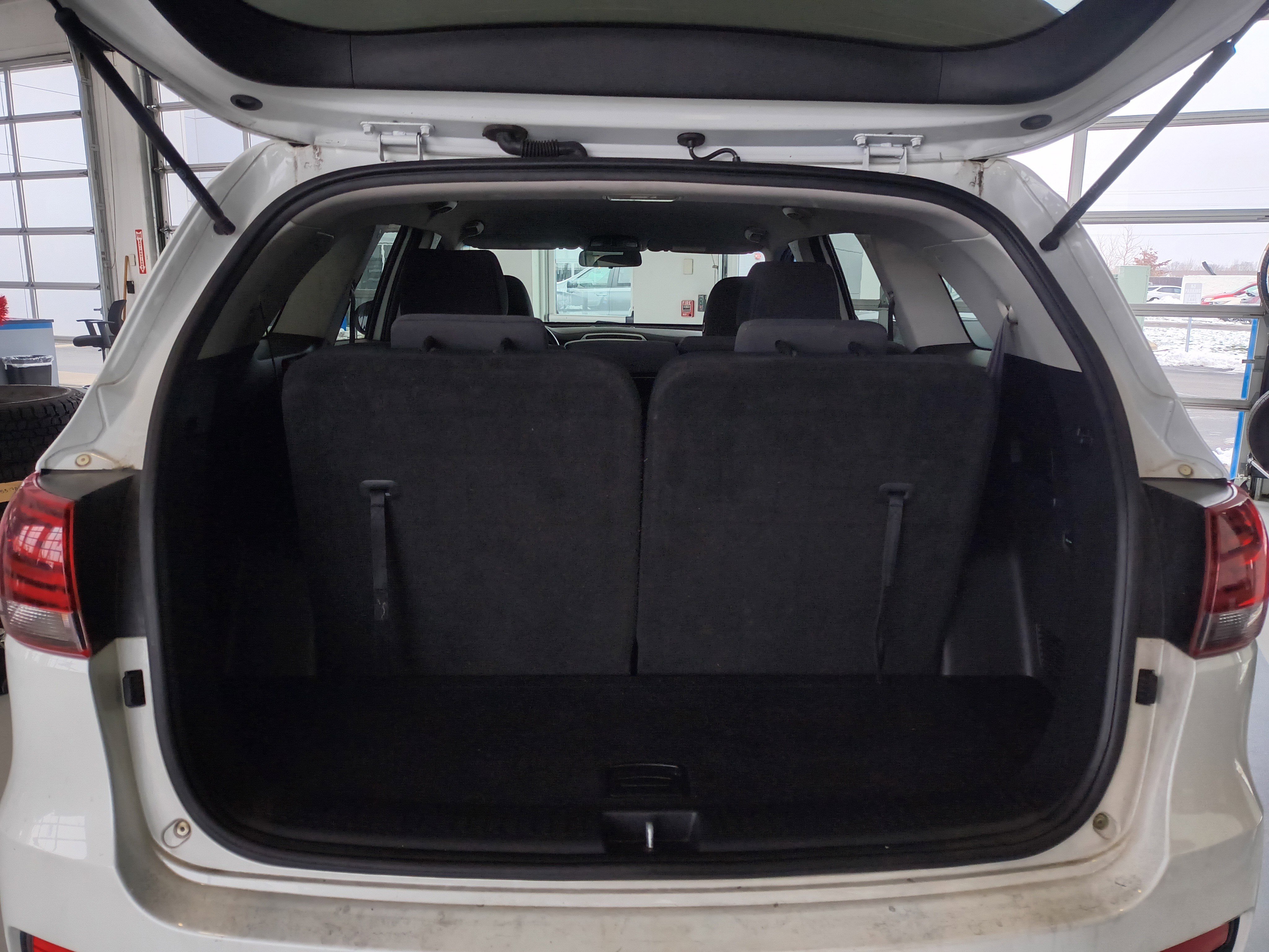 Used 2020 Kia Sorento LX image 10