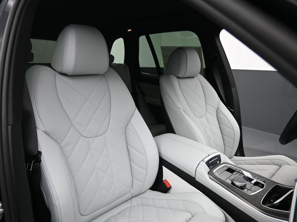 New 2026 BMW X5 sDrive40i w/ Parking Assistance Package RWD image 22