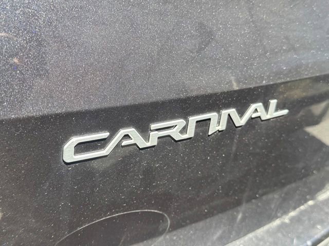Used 2023 Kia Carnival LX FWD image 3
