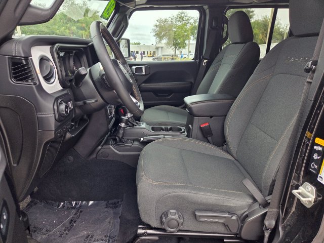 Used 2024 Jeep Wrangler Unlimited Sahara AWD/4WD image 25