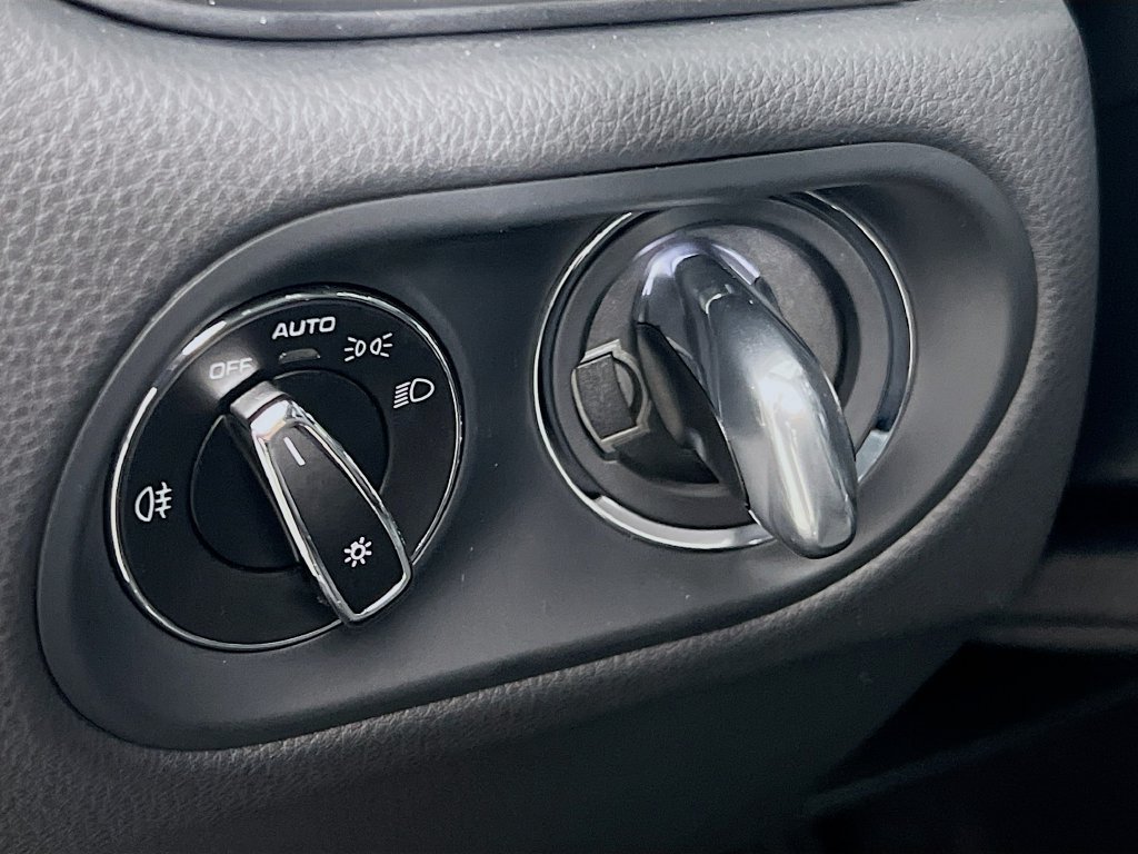 Certified 2026 Porsche Macan Turbo AWD/4WD image 11