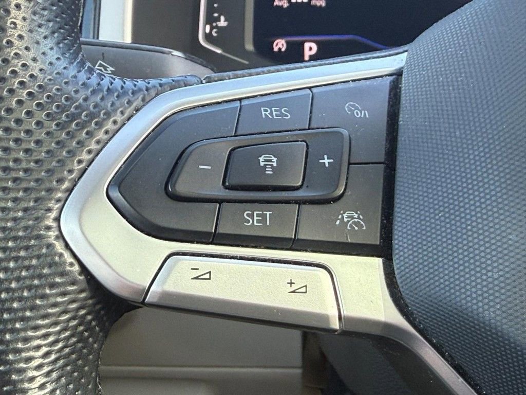 Used 2022 Volkswagen Atlas SEL R-Line image 17