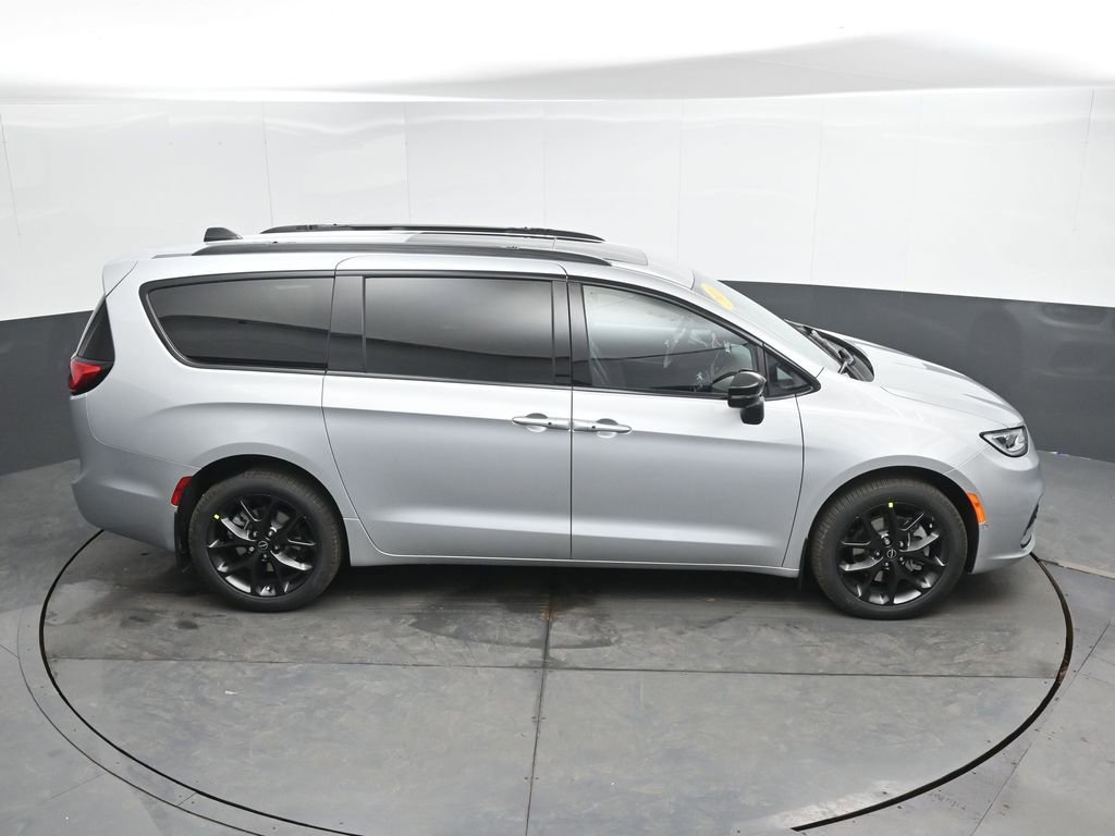 New 2026 Chrysler Pacifica Select w/ S Appearance Package AWD/4WD image 32
