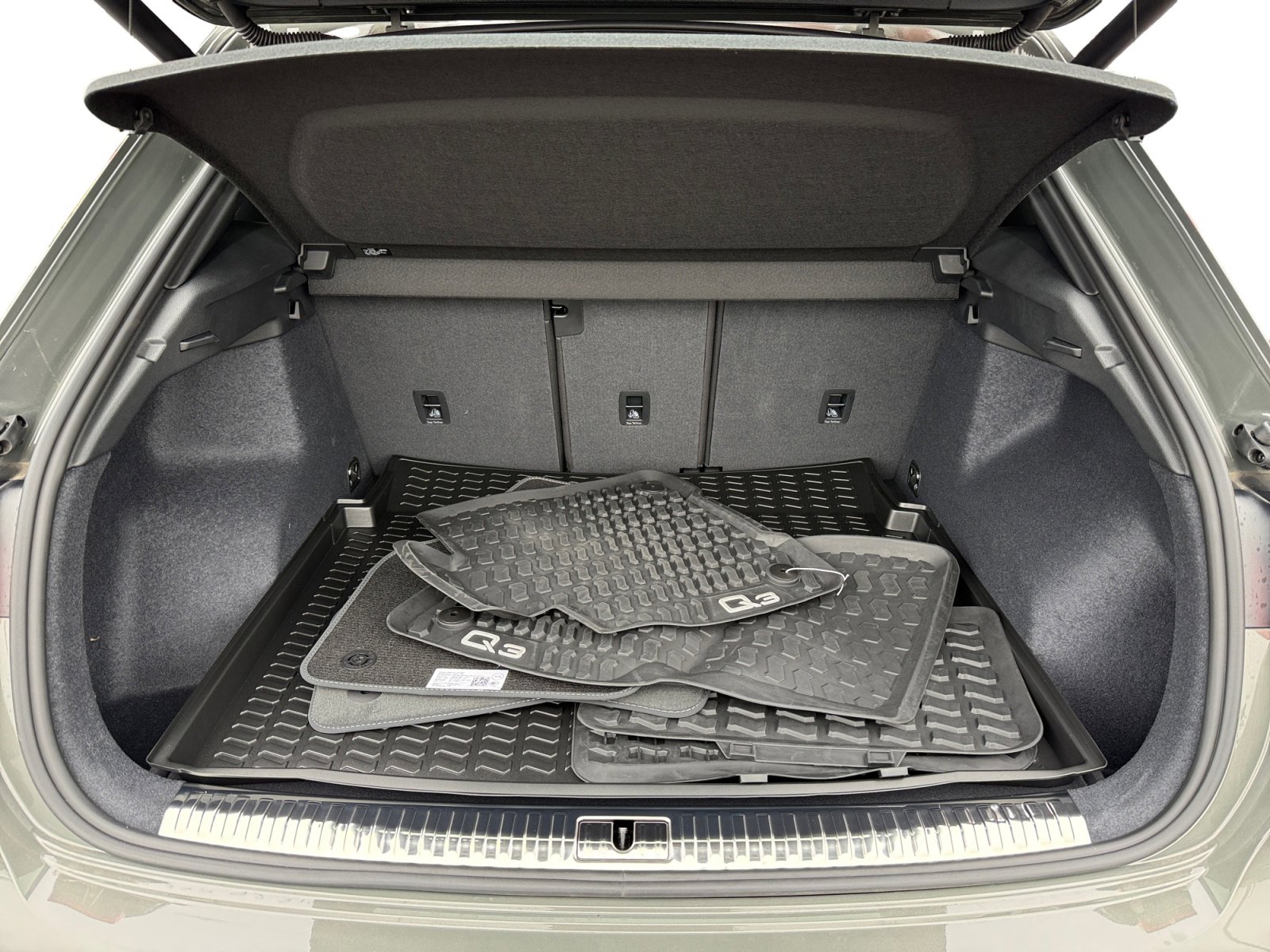 Certified 2025 Audi Q3 2.0T Premium w/ Convenience Package image 17