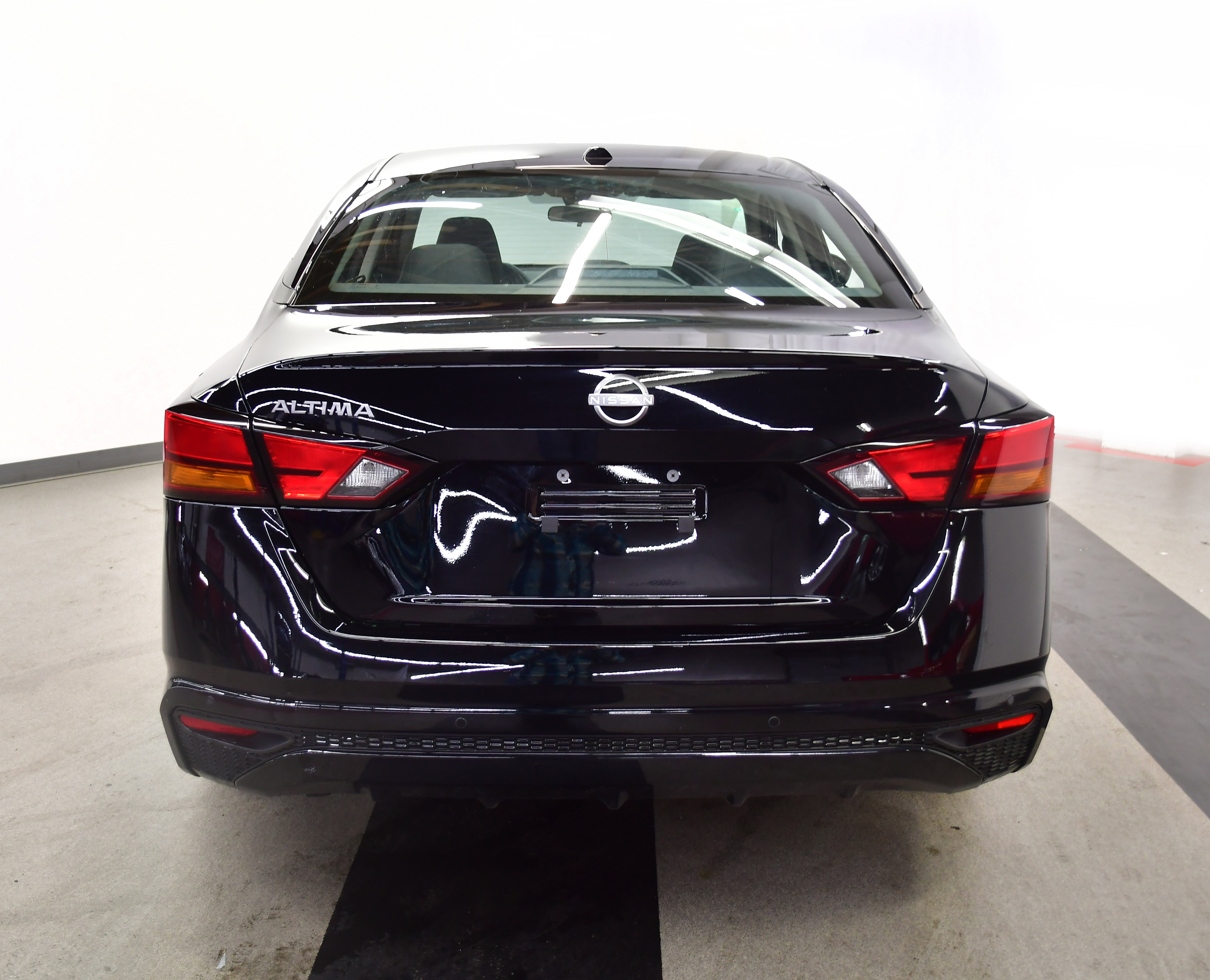 Used 2025 Nissan Altima 2.5 SV FWD image 6
