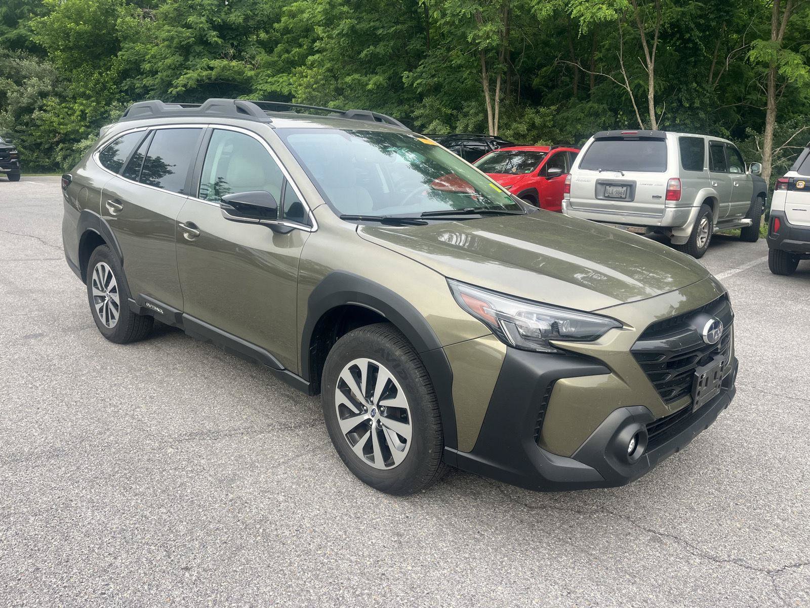 Certified 2025 Subaru Outback Premium AWD/4WD image 1