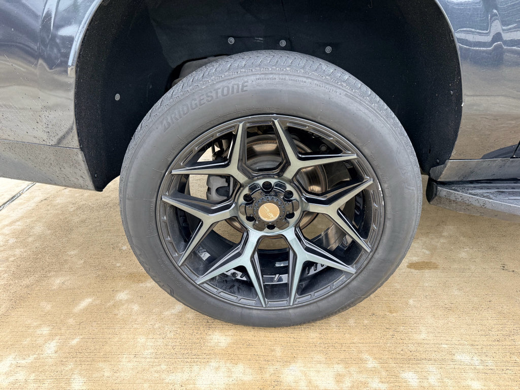 Used 2022 Chevrolet Suburban LT RWD image 28