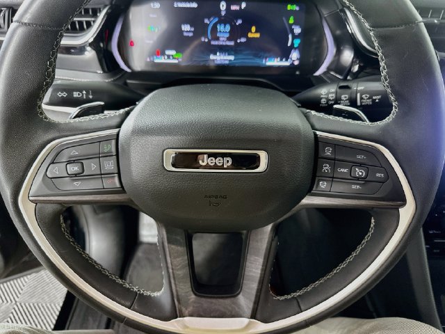 Used 2023 Jeep Grand Cherokee 4WD 4xe w/ Luxury Tech Group II image 23