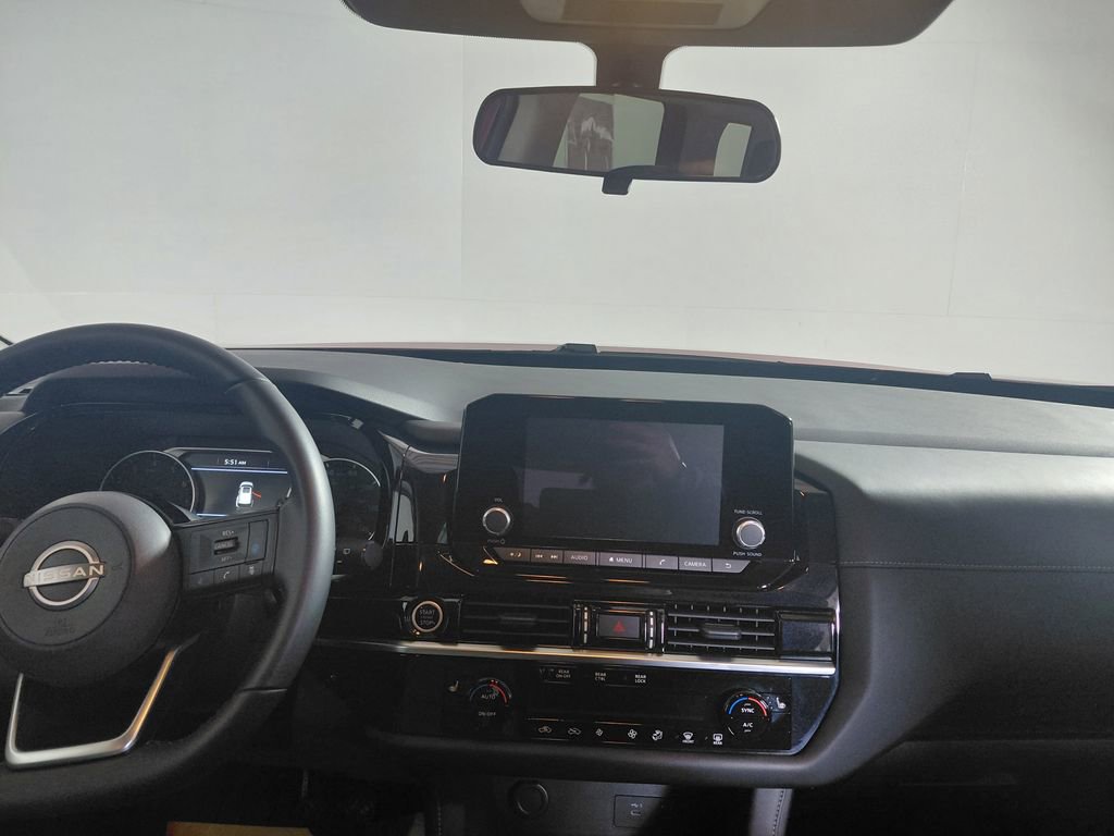 Used 2022 Nissan Pathfinder SV image 18