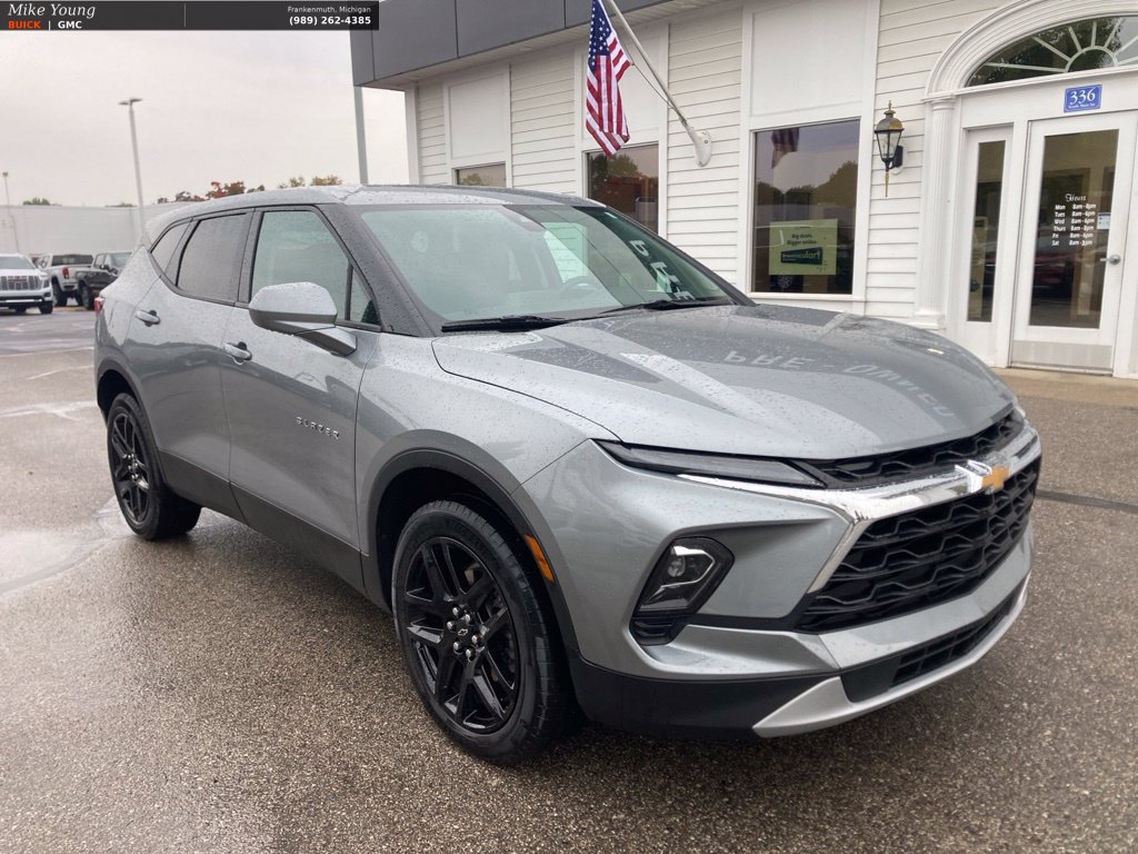 Used 2025 Chevrolet Blazer LT w/ Driver Confidence Package FWD image 3