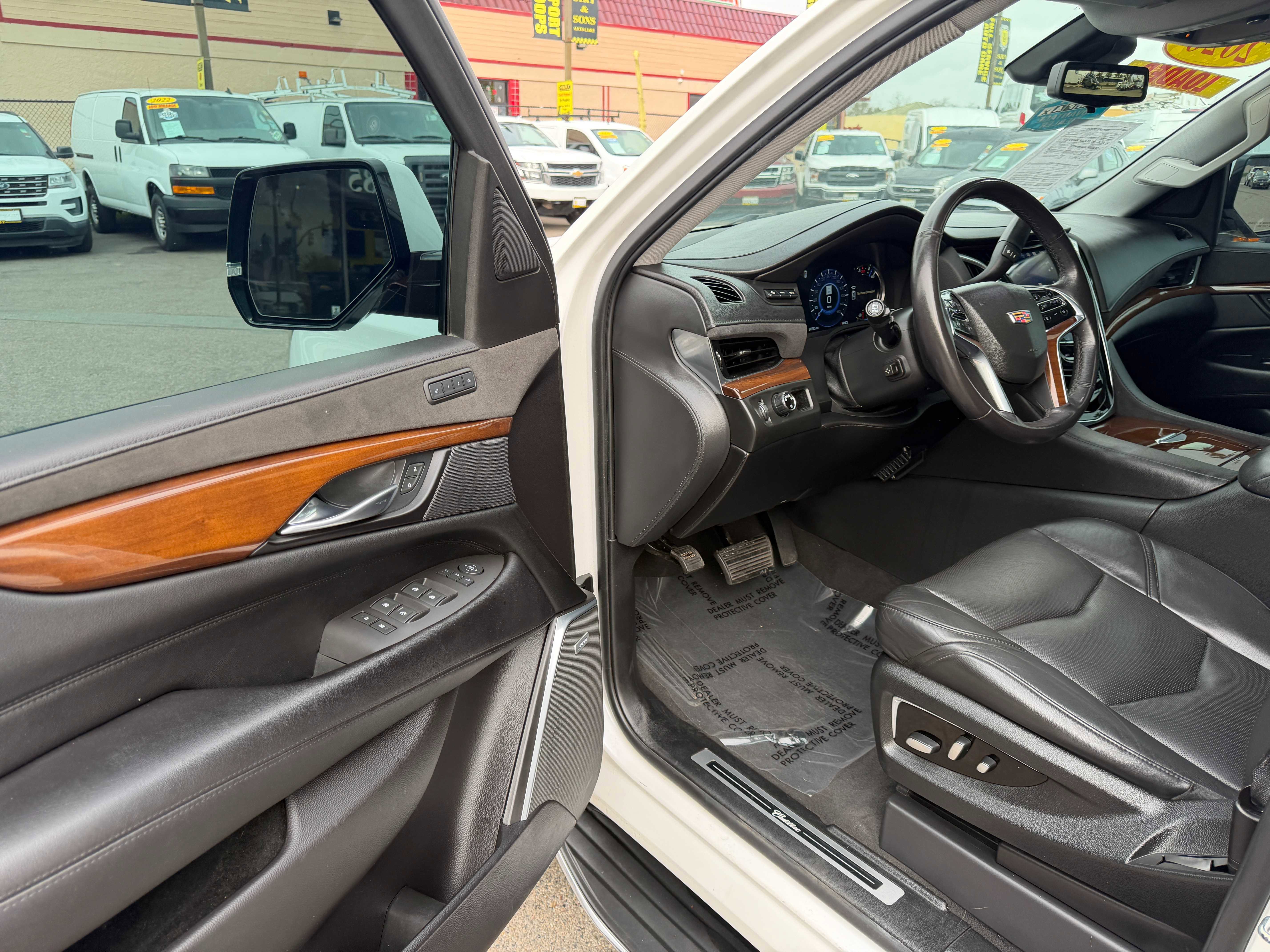 Used 2020 Cadillac Escalade Luxury image 23