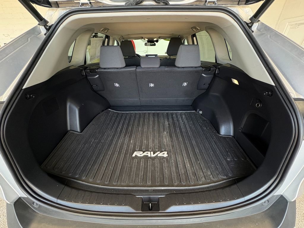 Used 2022 Toyota RAV4 XLE w/ Convenience Package AWD/4WD image 25
