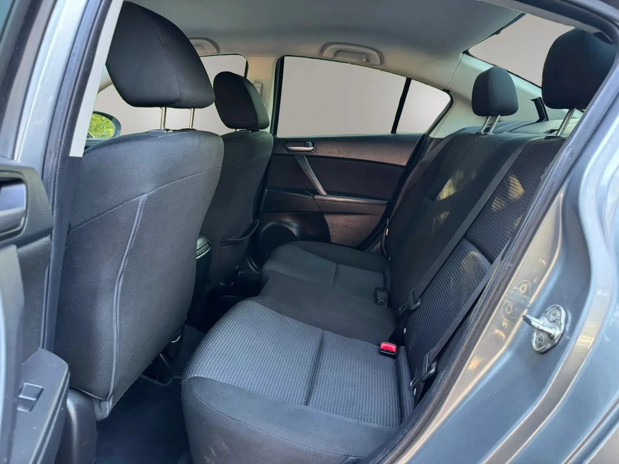 Used 2013 MAZDA MAZDA3 i SV FWD image 12