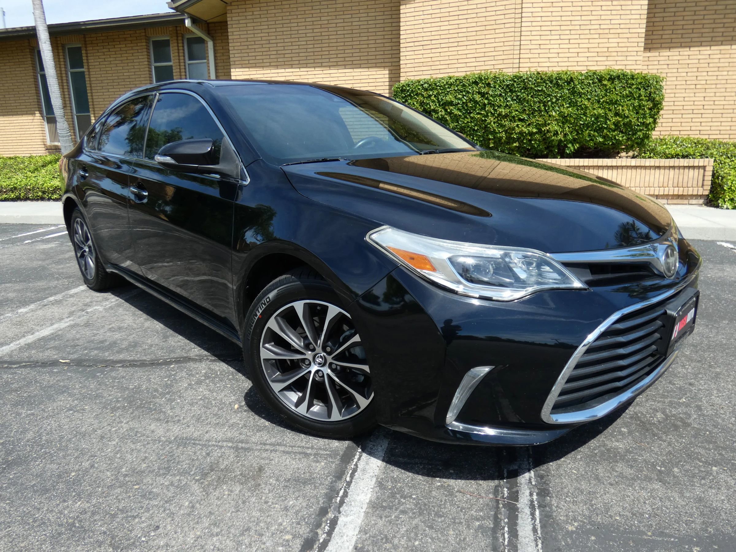 Used 2018 Toyota Avalon XLE image 5