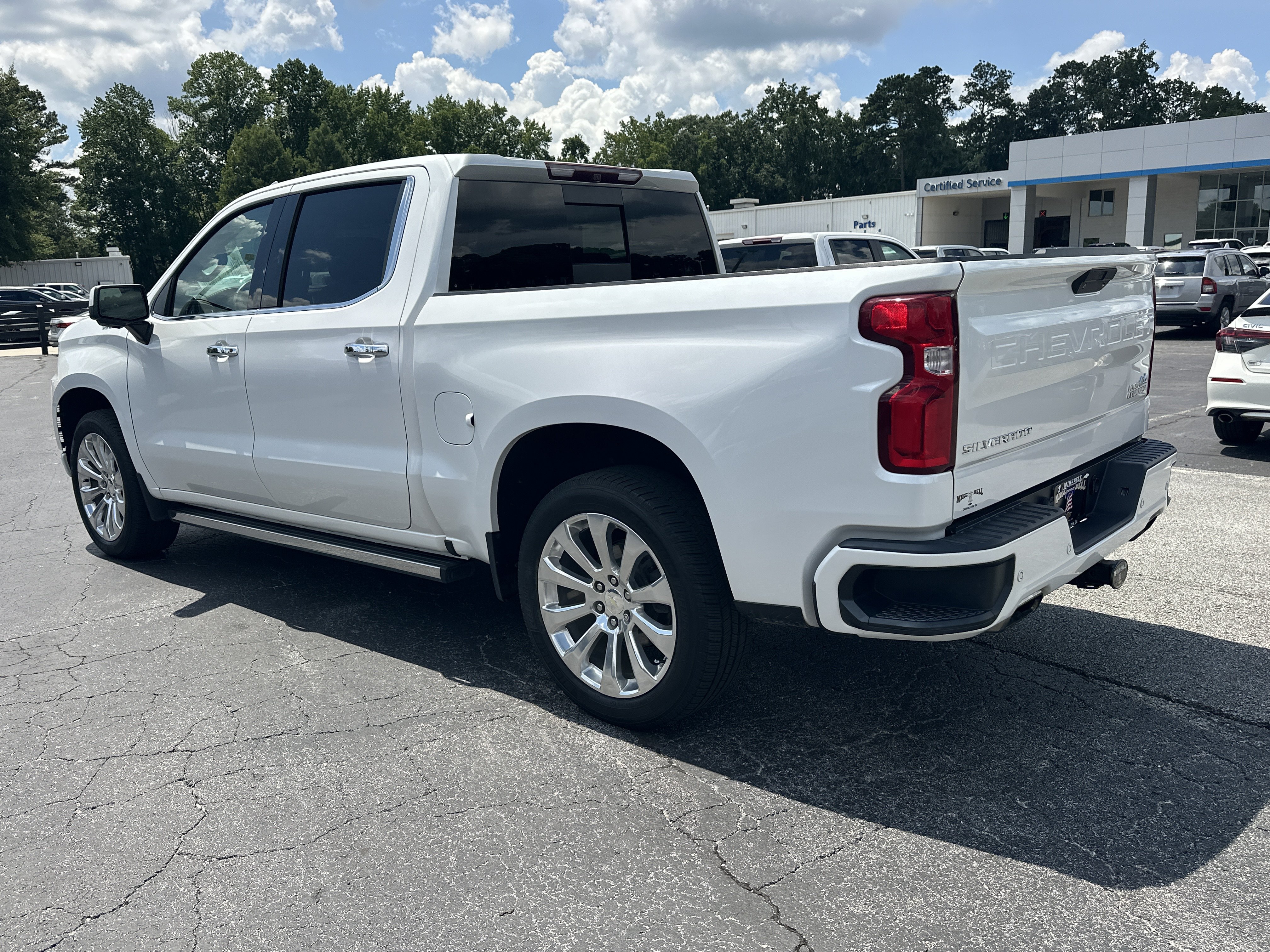 Used 2019 Chevrolet Silverado 1500 High Country w/ Technology Package AWD/4WD image 6