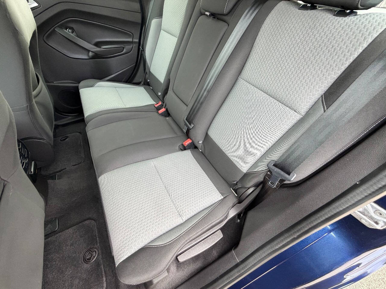 Used 2017 Ford C-MAX Energi SE FWD image 12