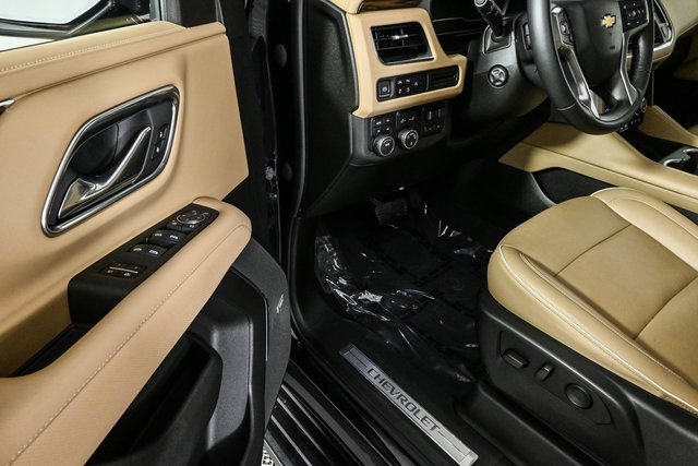 Used 2023 Chevrolet Suburban Premier image 7