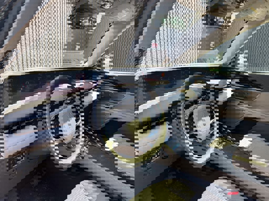 Used 2025 Lincoln Nautilus Reserve AWD/4WD image 9