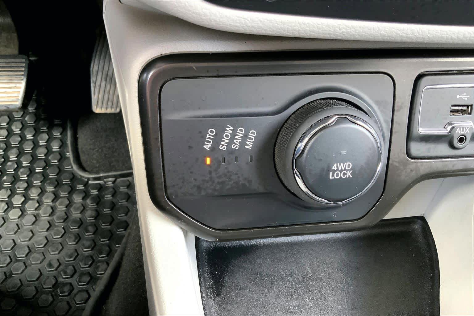 Used 2022 Jeep Renegade Limited image 36