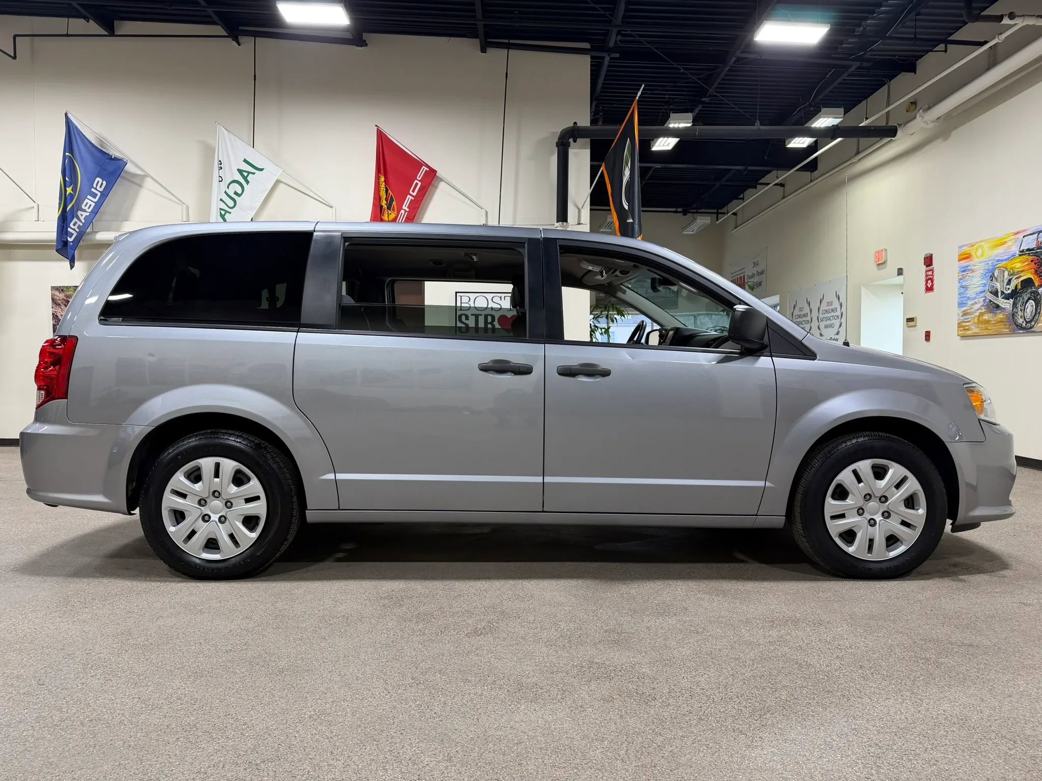 Used 2019 Dodge Grand Caravan SE image 7