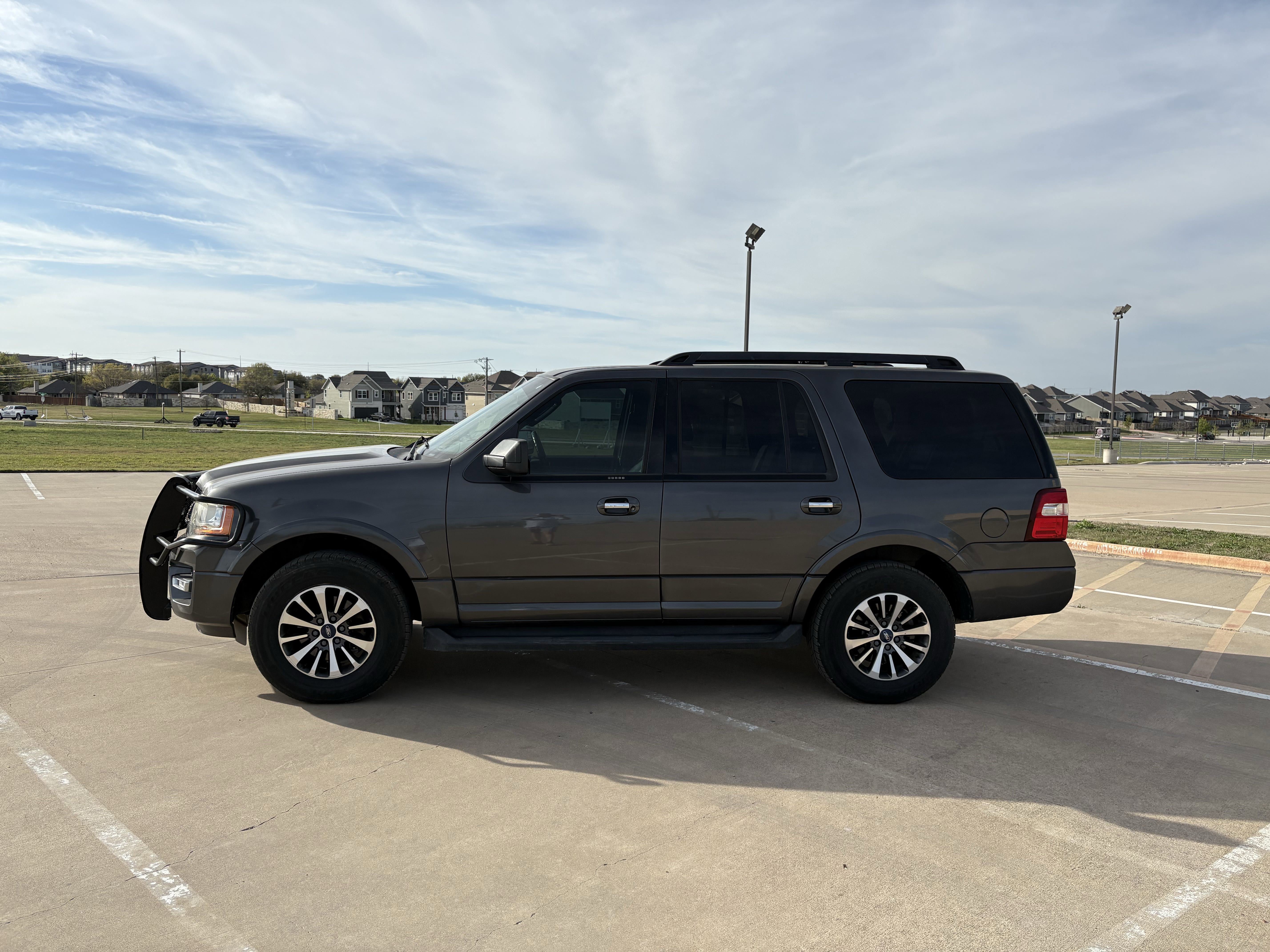 Used 2016 Ford Expedition XLT w/ Equipment Group 201A RWD image 2