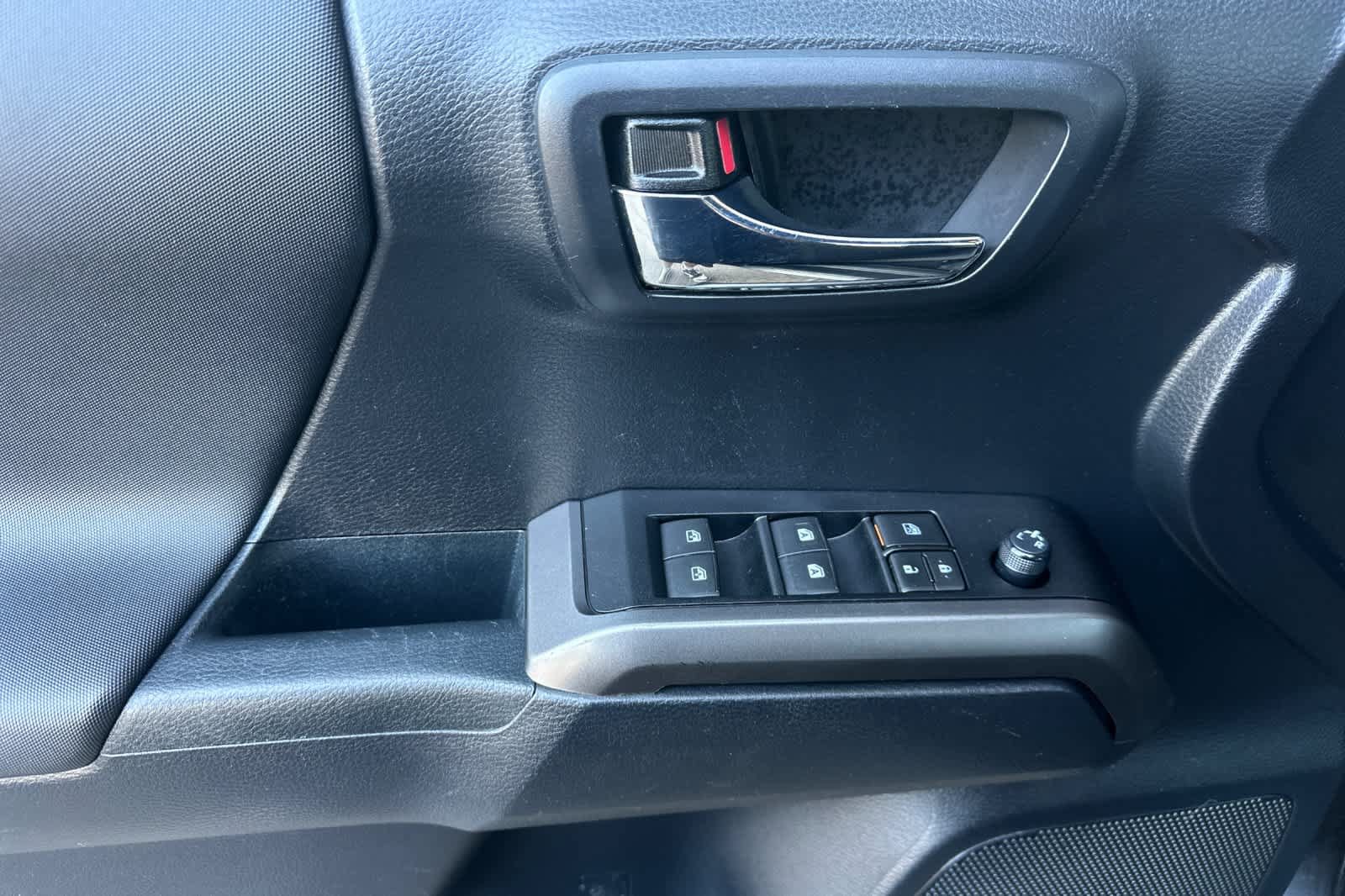 Used 2019 Toyota Tacoma TRD Sport AWD/4WD image 12