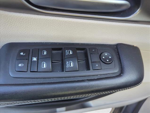 Used 2022 Chrysler Pacifica Touring-L image 26