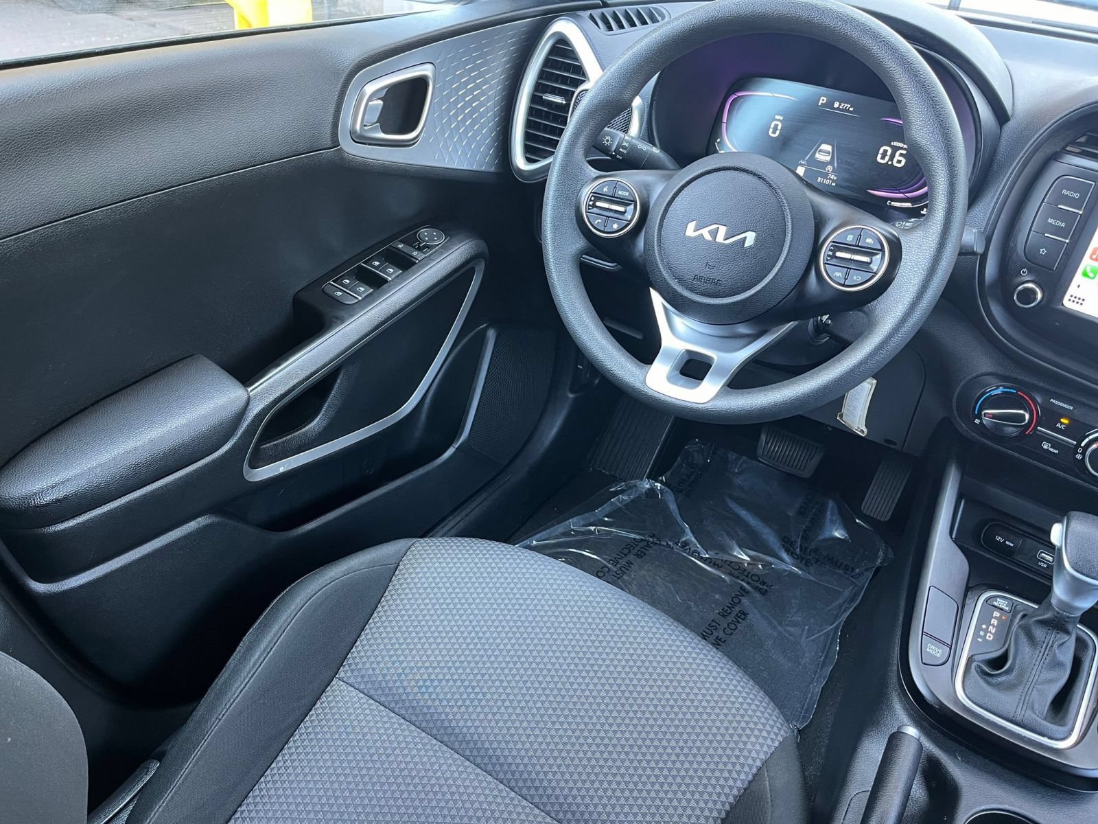 Used 2025 Kia Soul LX w/ LX Technology Package FWD image 34