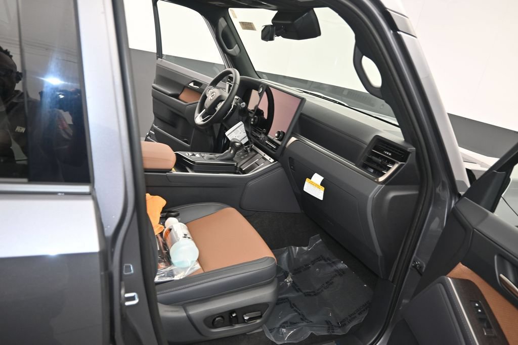 New 2026 Lexus GX 550 w/ Accessory Package (2T) AWD/4WD image 13