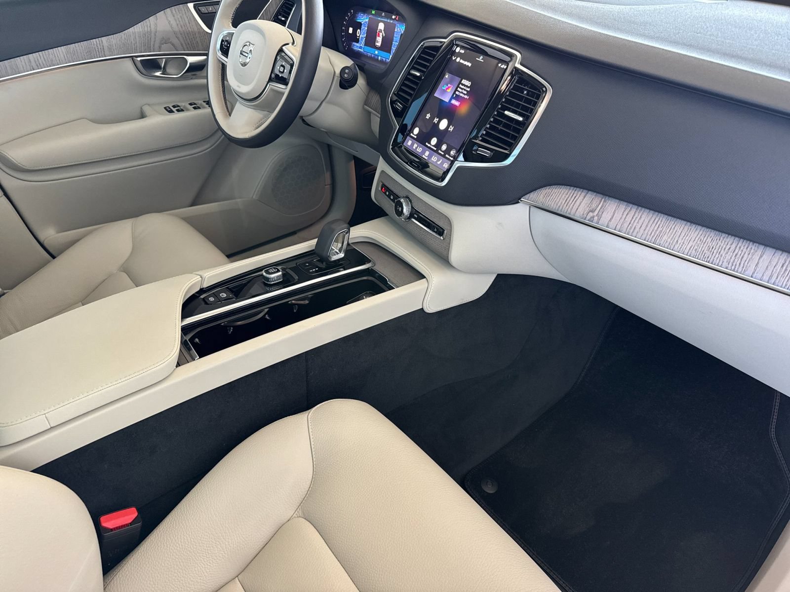 Certified 2024 Volvo XC90 T8 Plus w/ Protection Package Premier AWD/4WD image 21