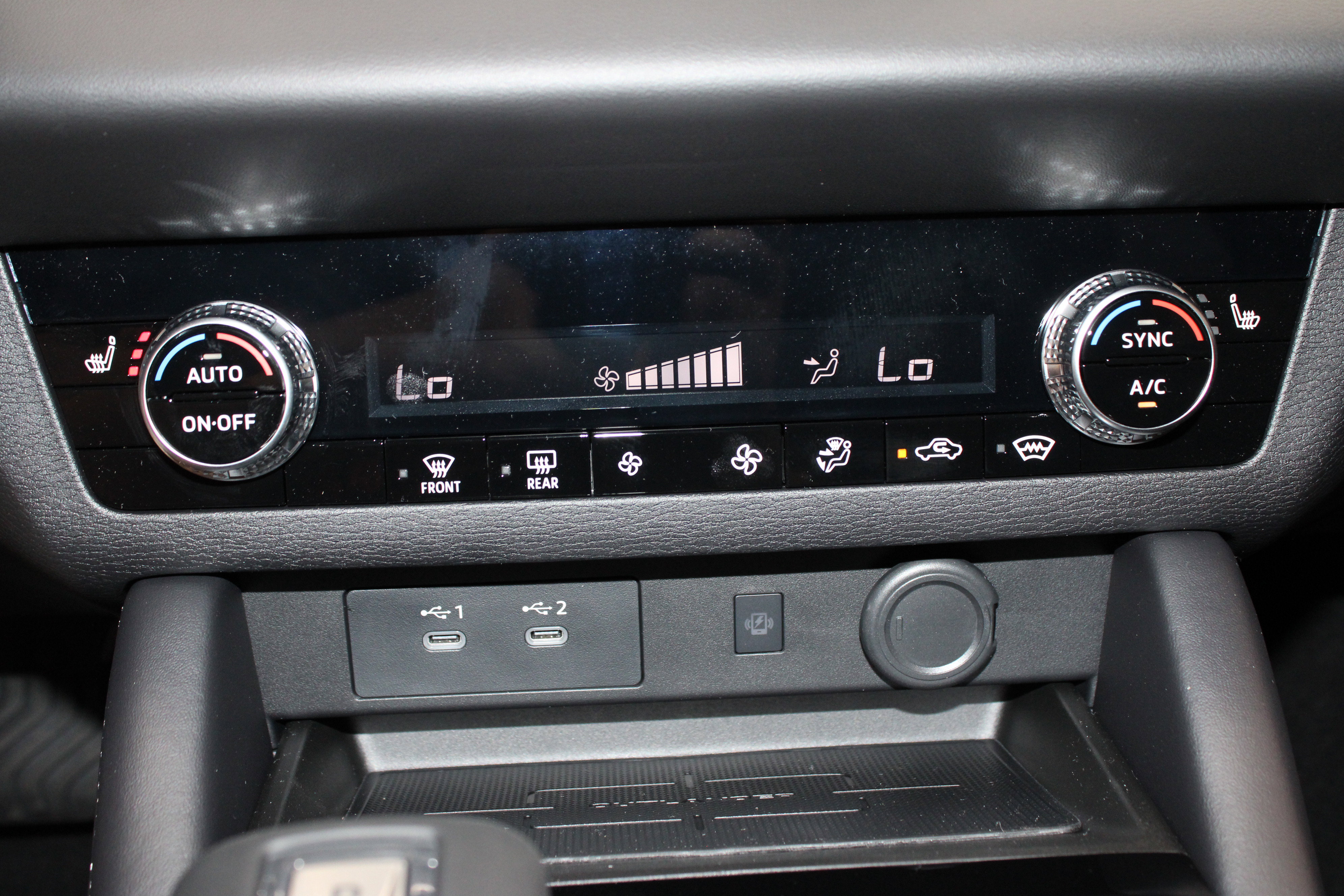 New 2025 Mitsubishi Outlander SE image 28